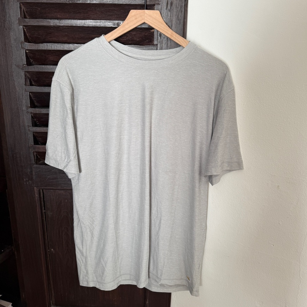 Men’s Grey Vuori Workout Shirt